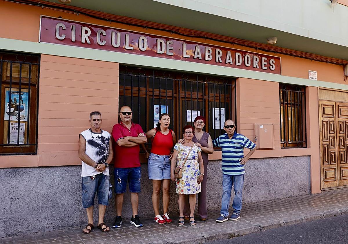 Imagen principal - Montaña Cardones: caretas, disfraces y mucha fiesta