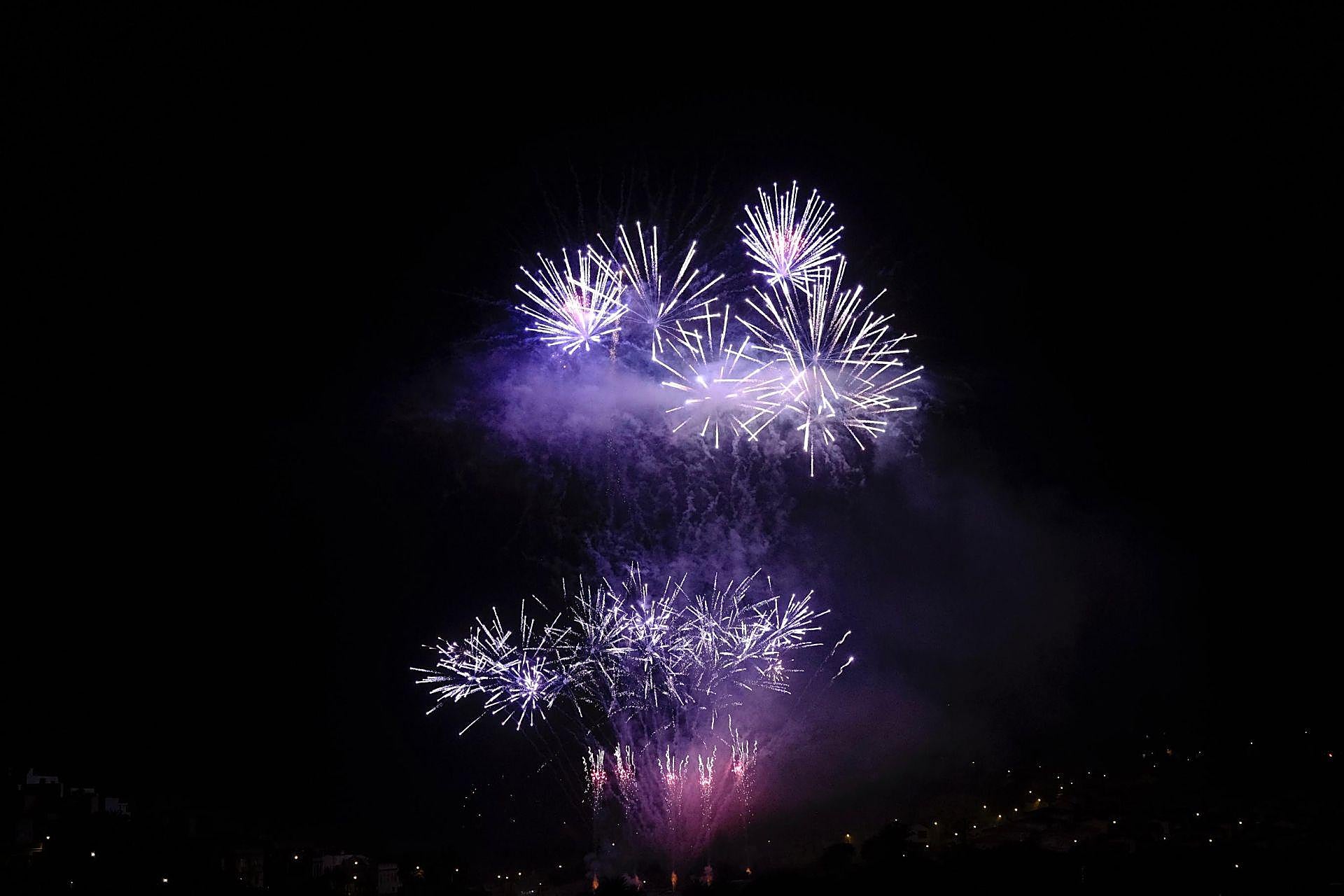 Los fuegos muestran todo su esplendor en San Lorenzo
