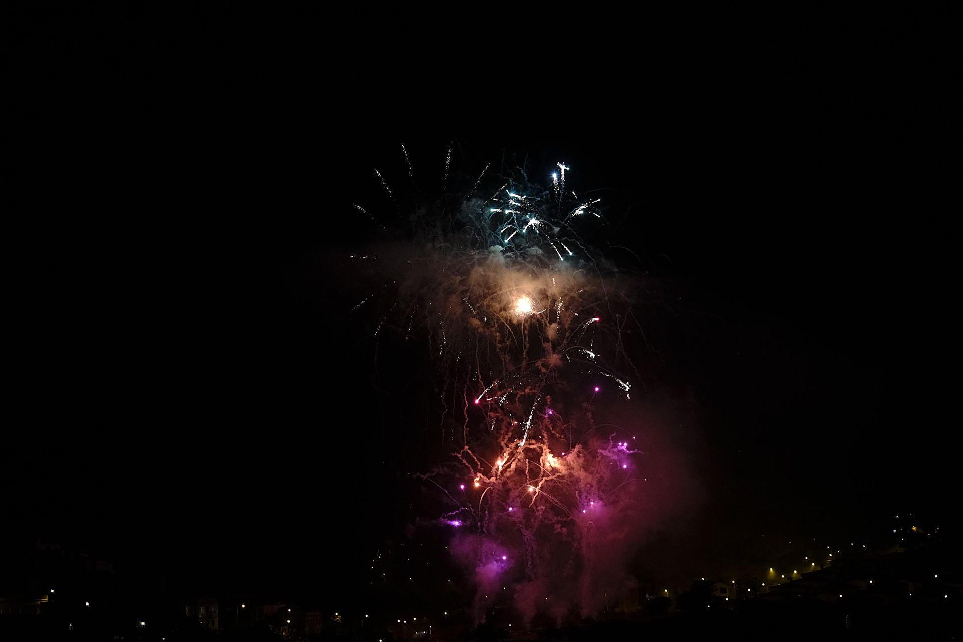 Los fuegos muestran todo su esplendor en San Lorenzo