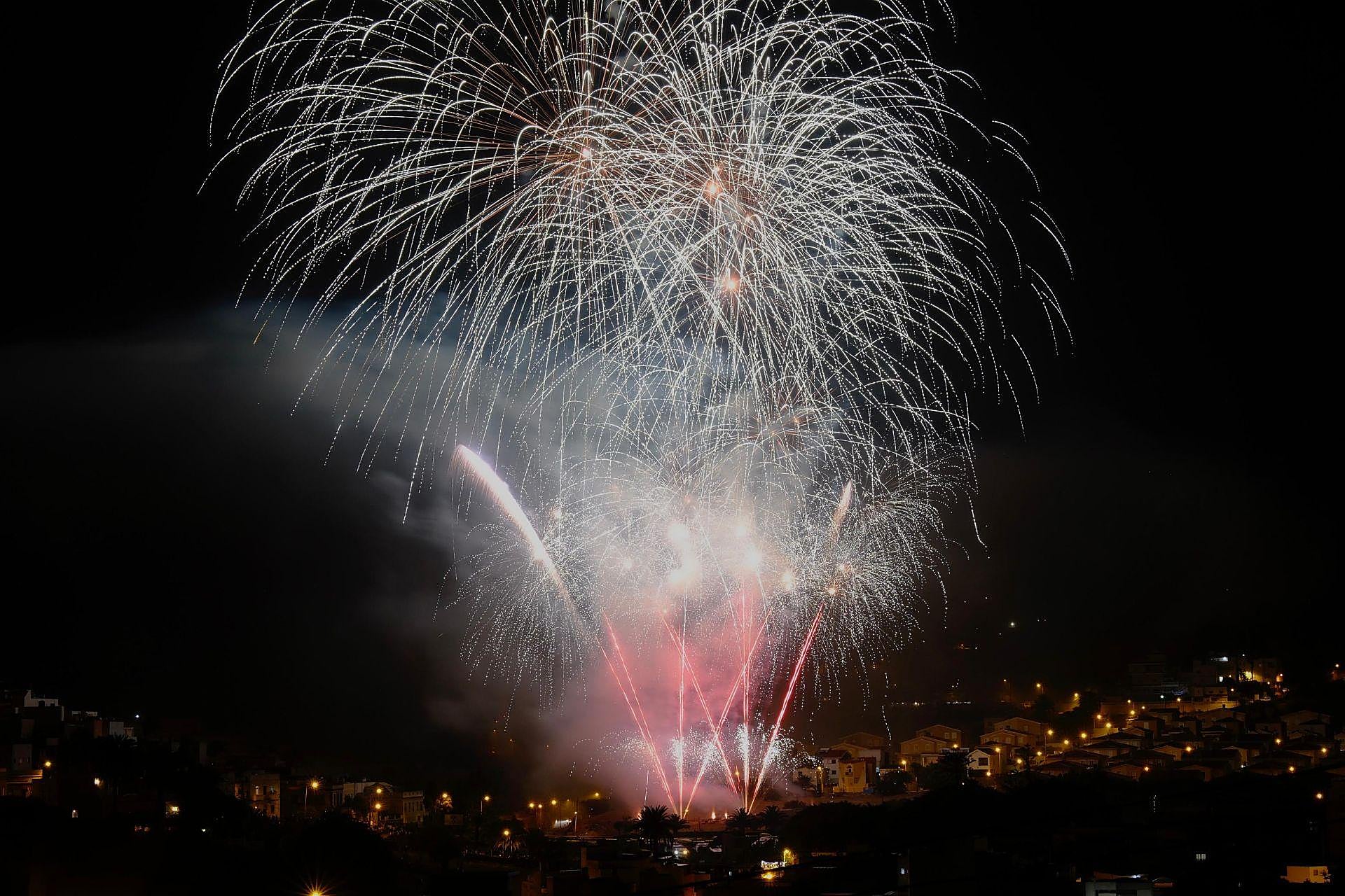 Los fuegos muestran todo su esplendor en San Lorenzo