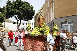 Momentos en la procesión de la imagen de San Lorenzo.