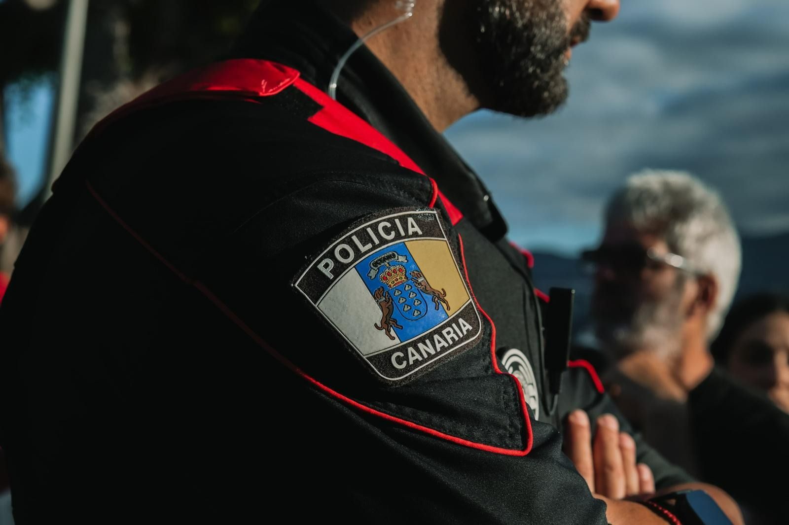 Agente de la Policía Canaria en servicio