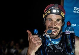 José Bordón, pulgar arriba y medalla al cuello.