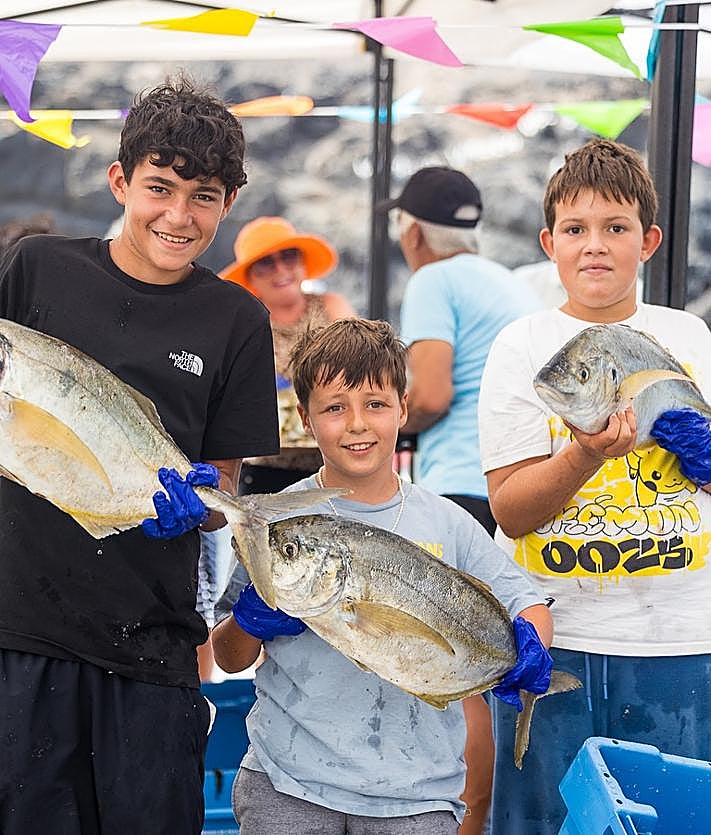 Imagen secundaria 2 - El jareado tuvo lugar en el Muellito y las jareas se orearon en los callaos de la playa.