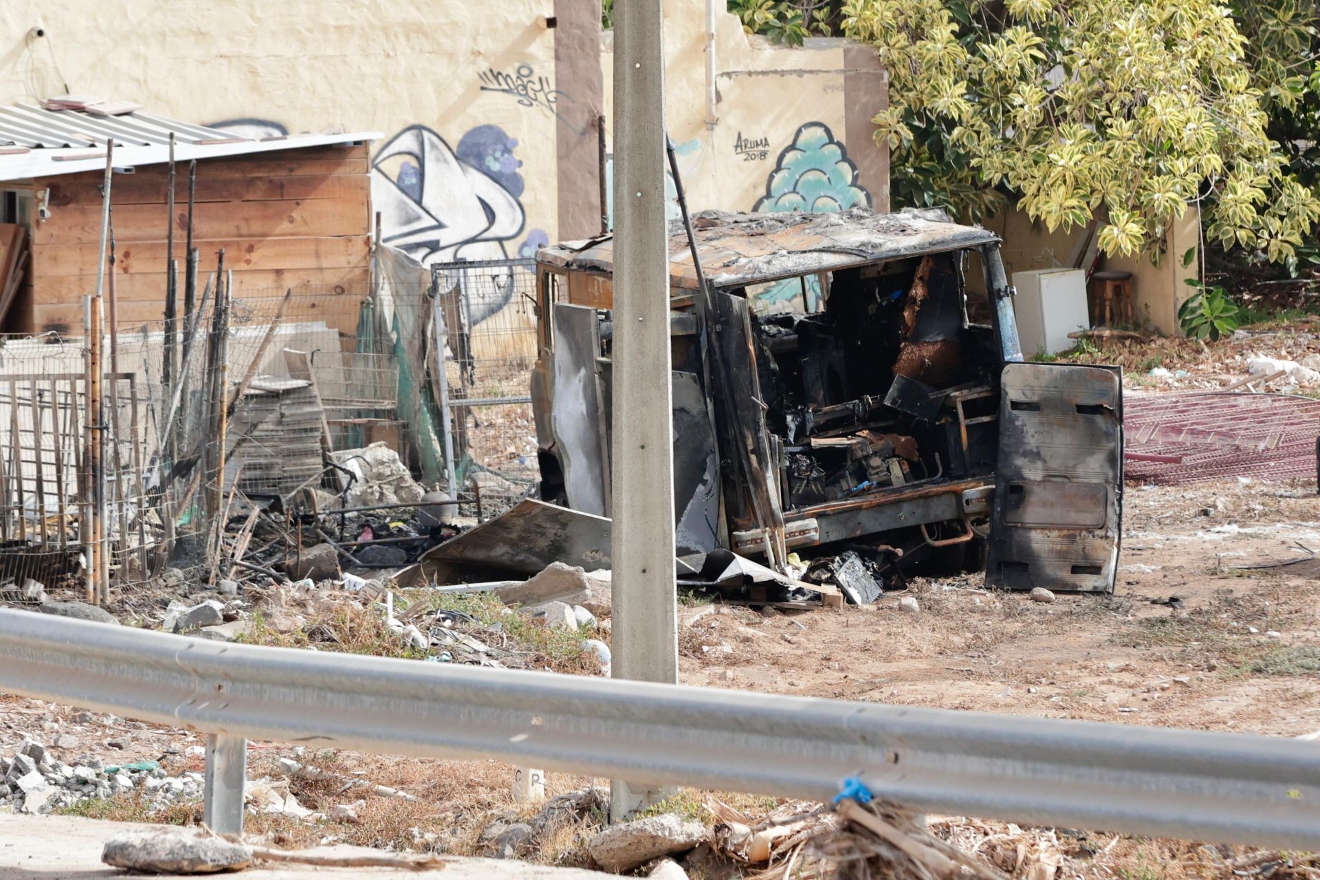 Así quedó el vehículo en el que murió un hombre calcinado en Ojos de Garza