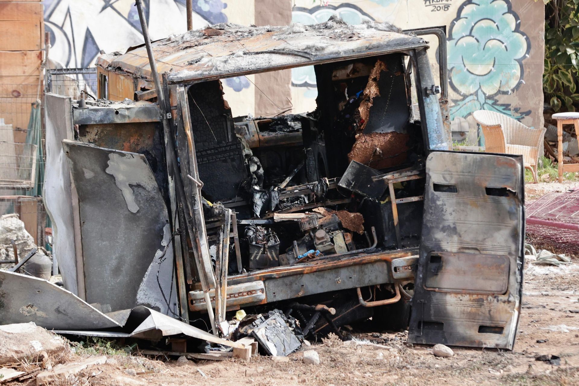 Así quedó el vehículo en el que murió un hombre calcinado en Ojos de Garza