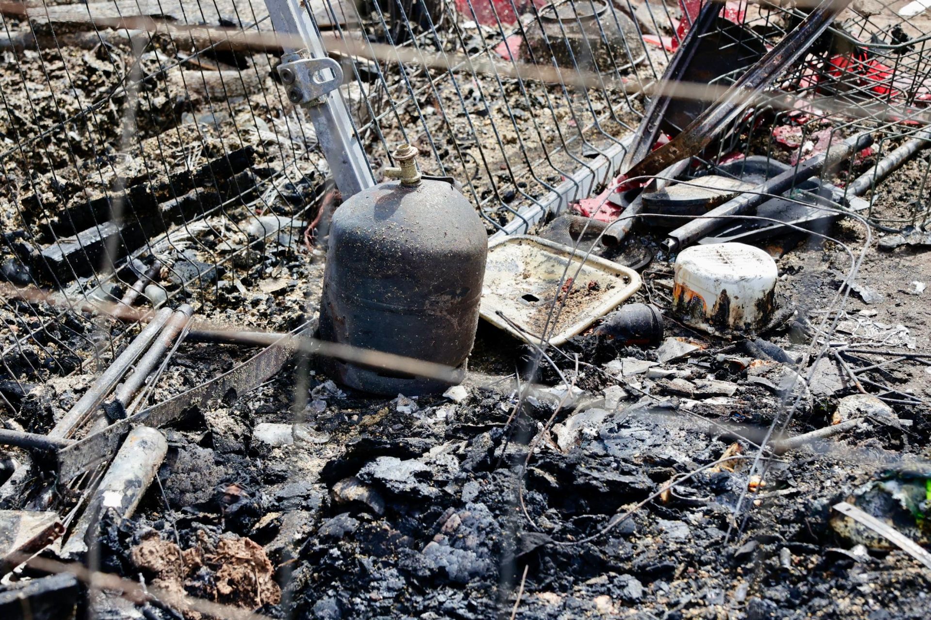 Así quedó el vehículo en el que murió un hombre calcinado en Ojos de Garza