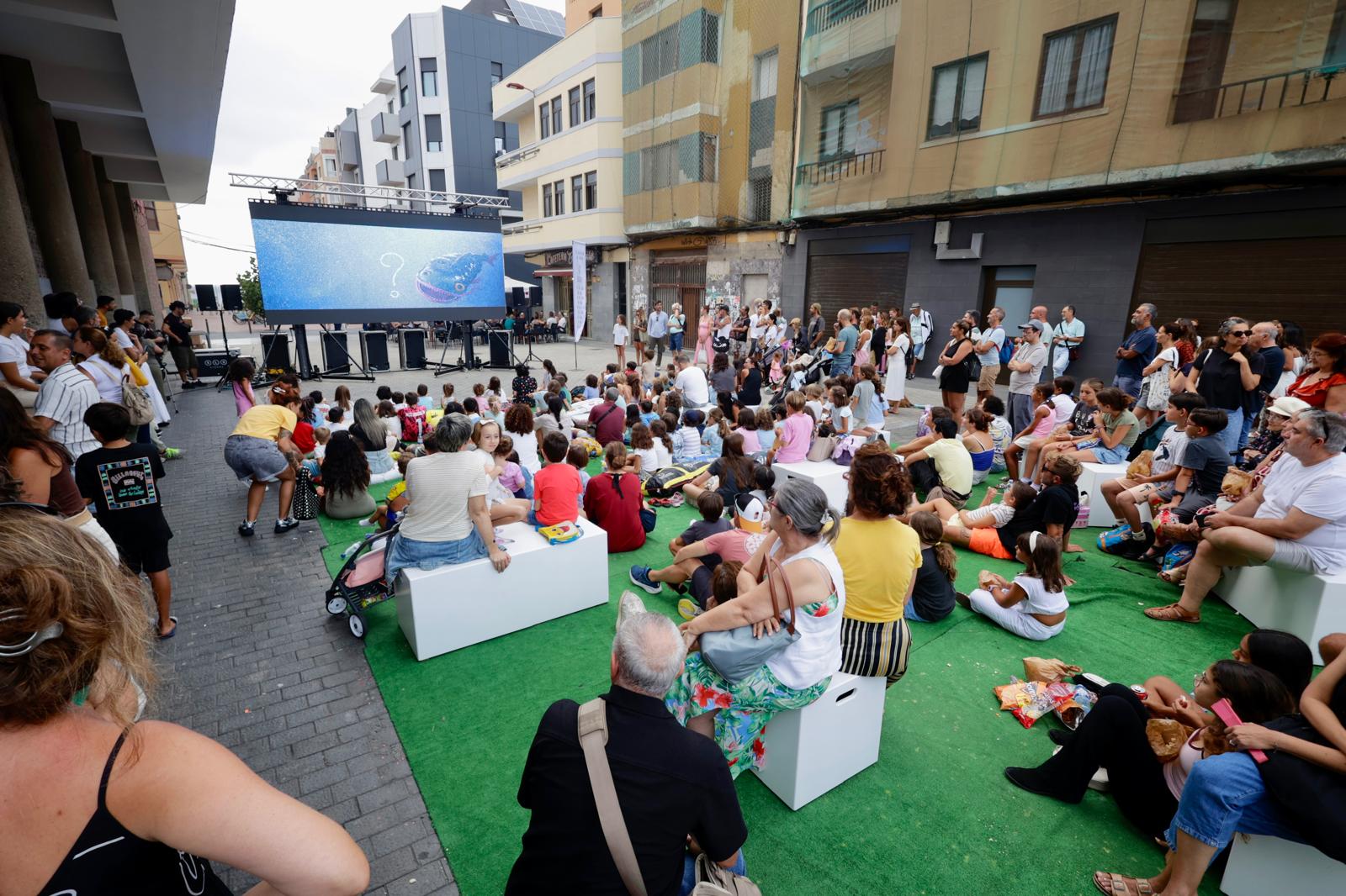 El &#039;Cine de Verano&#039; llena la Plaza del Pilar en Guanarteme