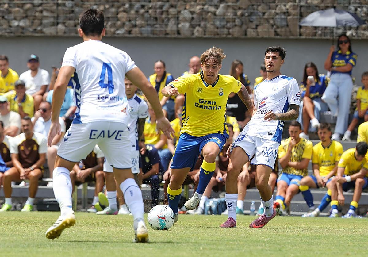 Recoba en el último partido preparatorio frente al CD Tenerife.