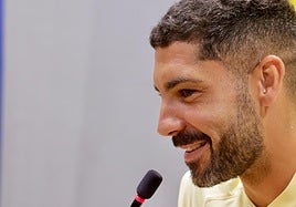 El jugador de la UD Las Palmas, Álex Suárez, en rueda de prensa.