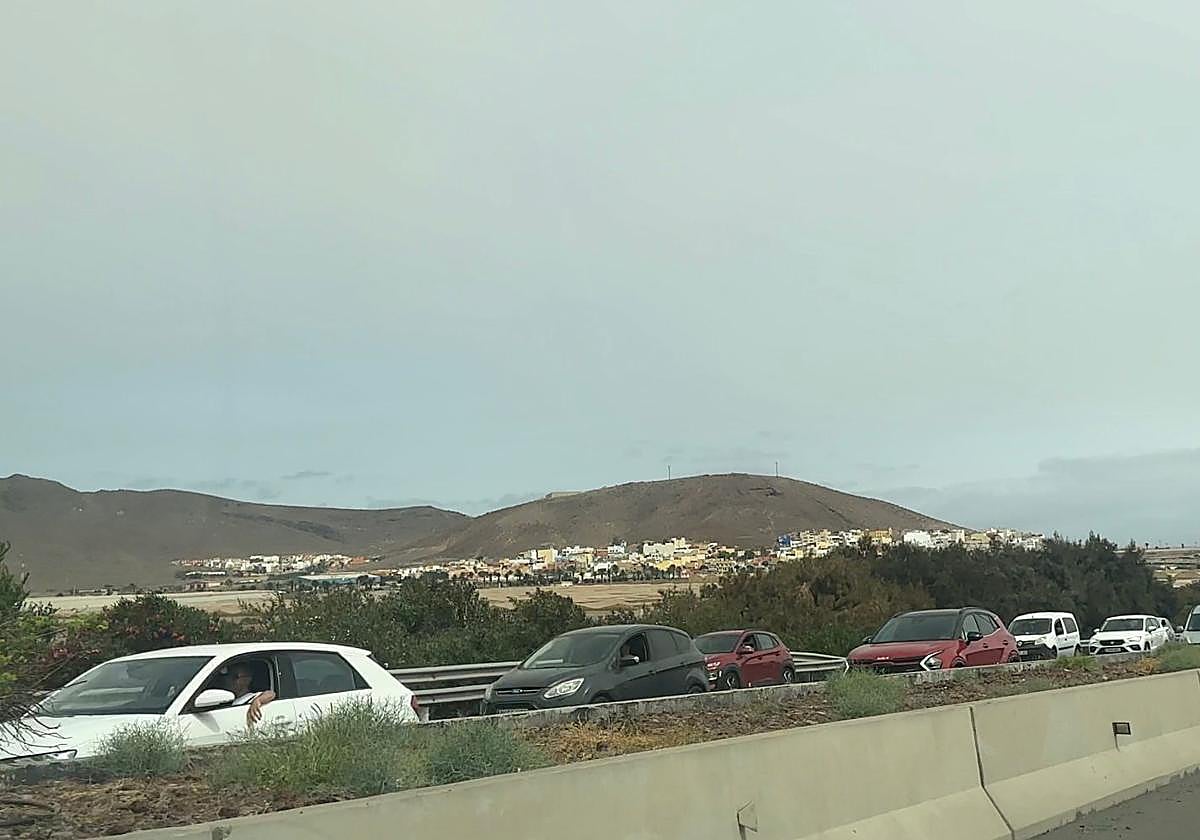 Retenciones cerca de Agüimes, en la GC-1, dirección sur, por la colisión de dos vehículos