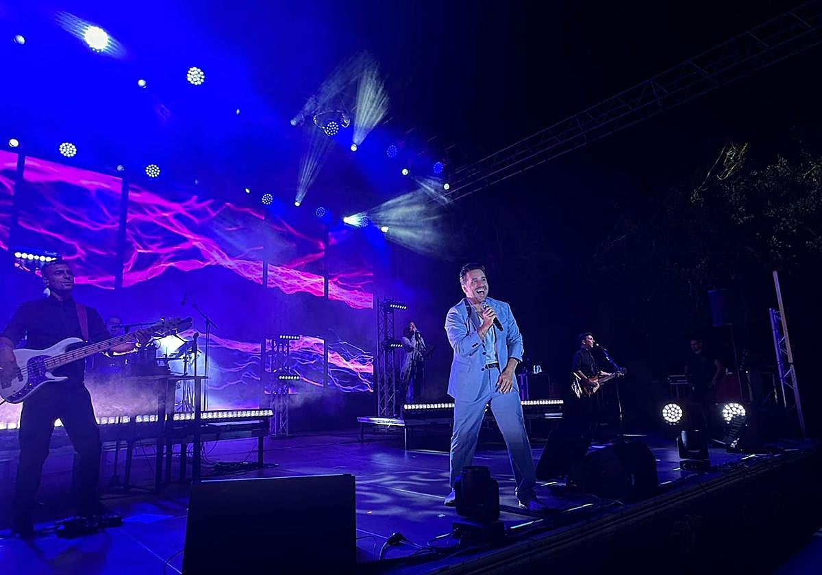 David Bustamante regala una noche mágica al municipio de Guía.