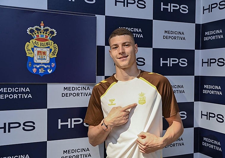 Lukovic ya luce el escudo de la UD y sus ilusiones por estrenar.