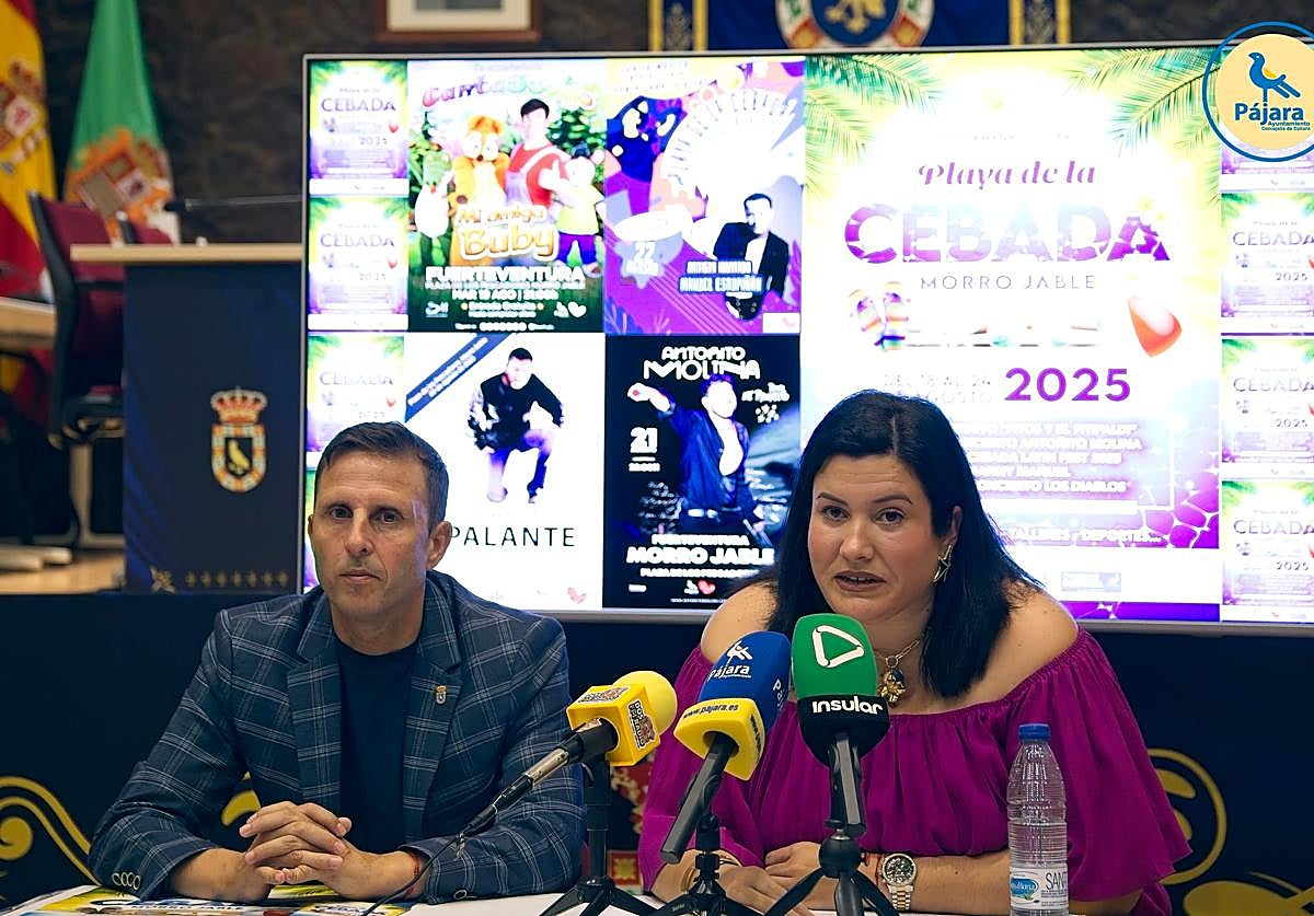 El alcalde Alejandro Jorge y Raquel Acosta, concejala de Cultura del Ayuntamiento del sur.