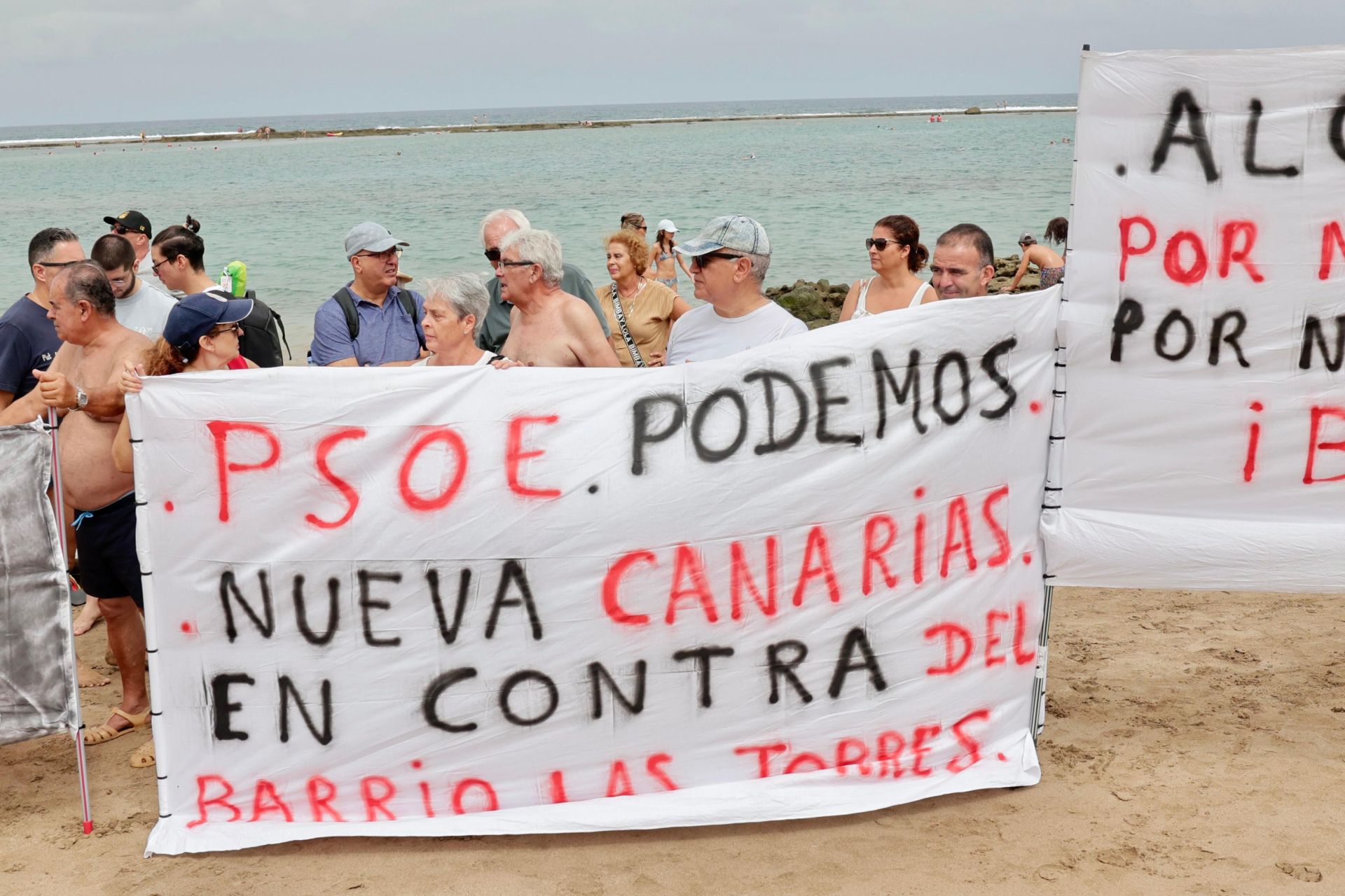 Las Torres hace visible su indignación en Las Canteras