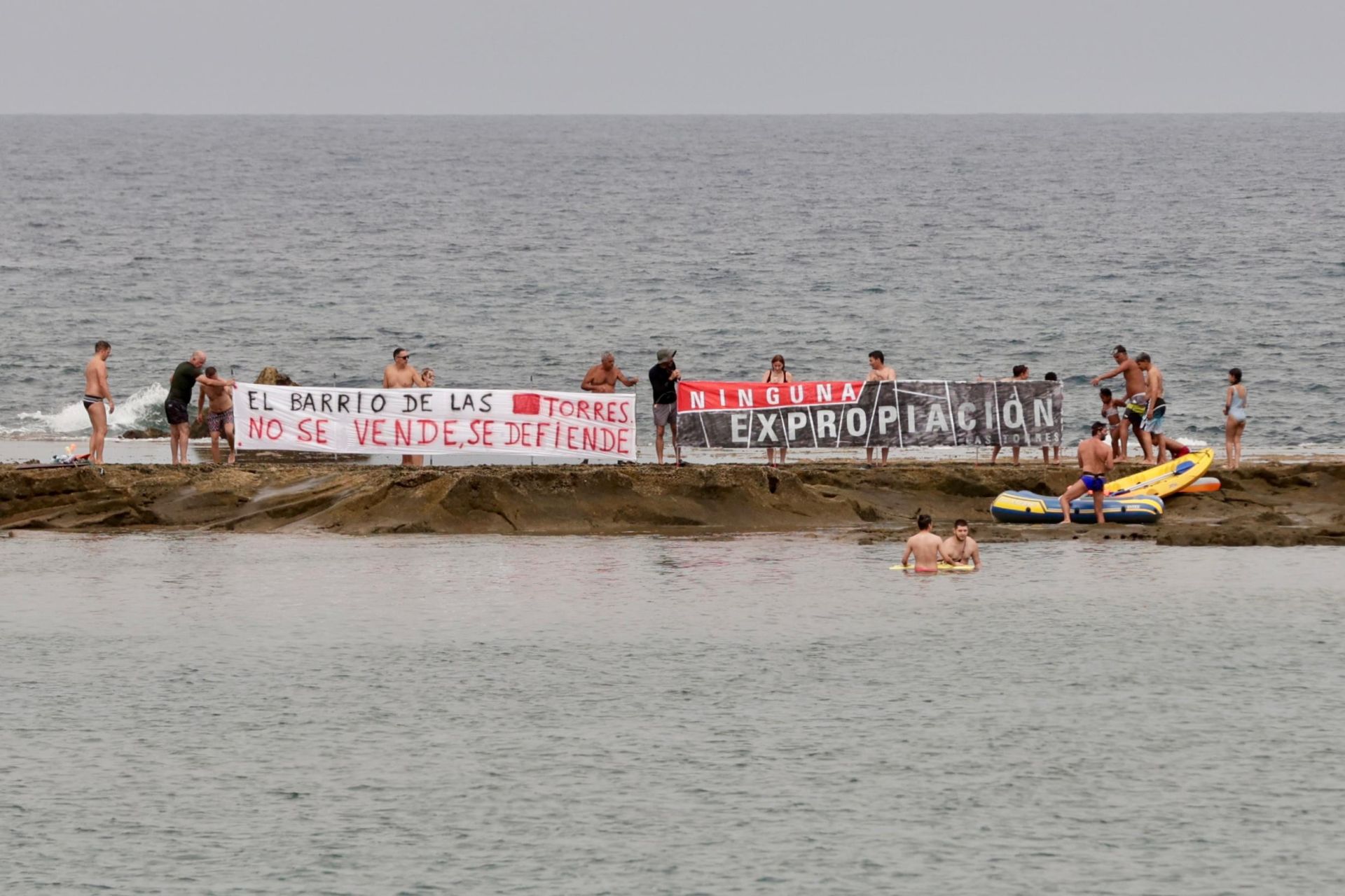 Las Torres hace visible su indignación en Las Canteras