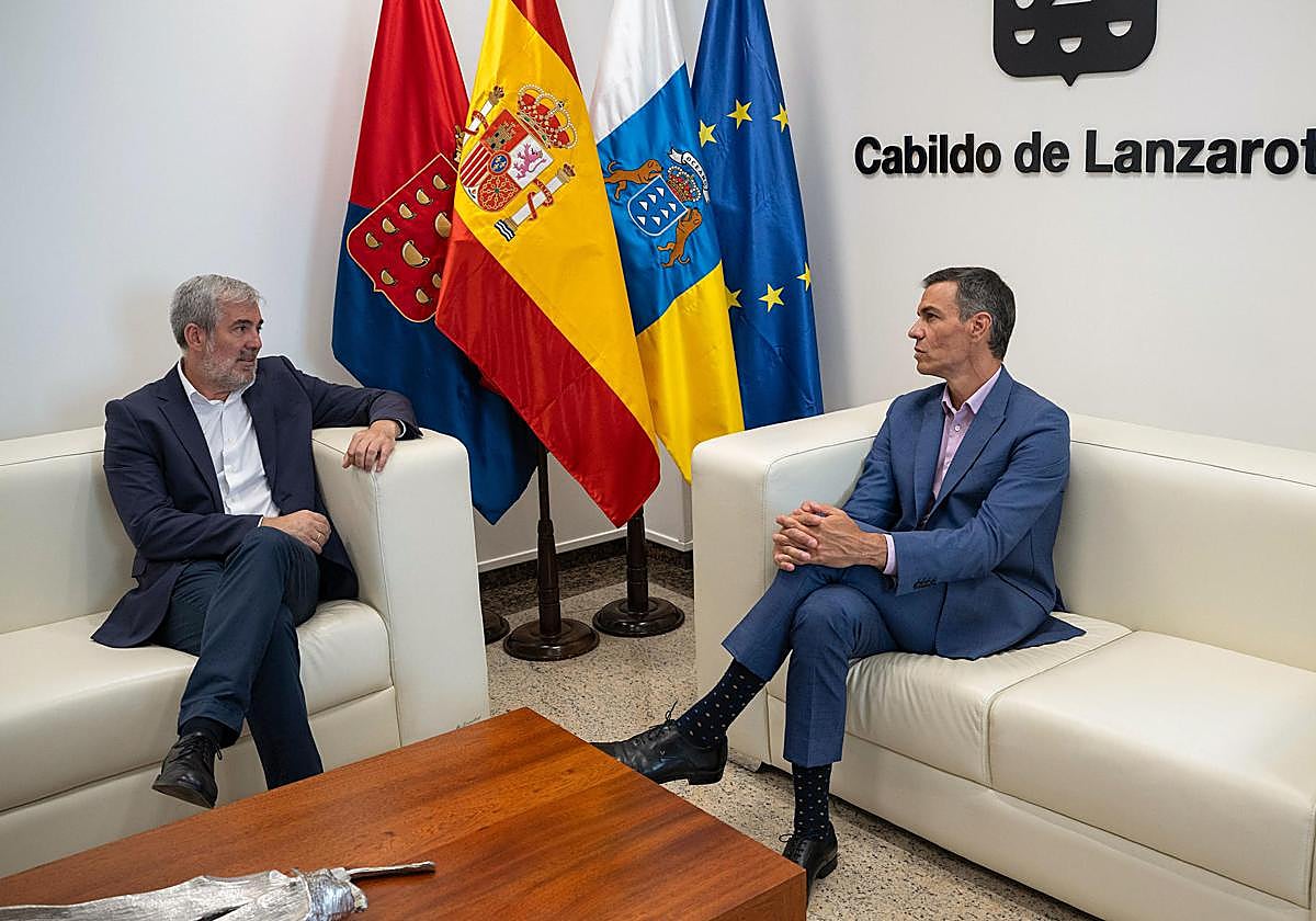 El presidente canario y el presidente del Estado se reunieron este lunes en el Cabildo de Lanzarote.