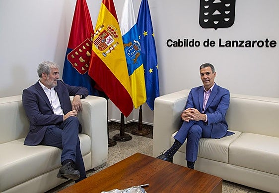 El presidente Pedro Sánchez se comprometió a estudiar el decreto específico de Canarias planteado por Clavijo pero sin compromiso cerrado.