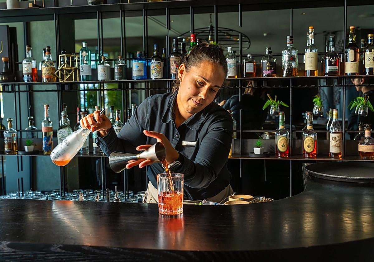 Imagen principal - Lopesan apuesta por una coctelería de vanguardia con producto kilómetros cero