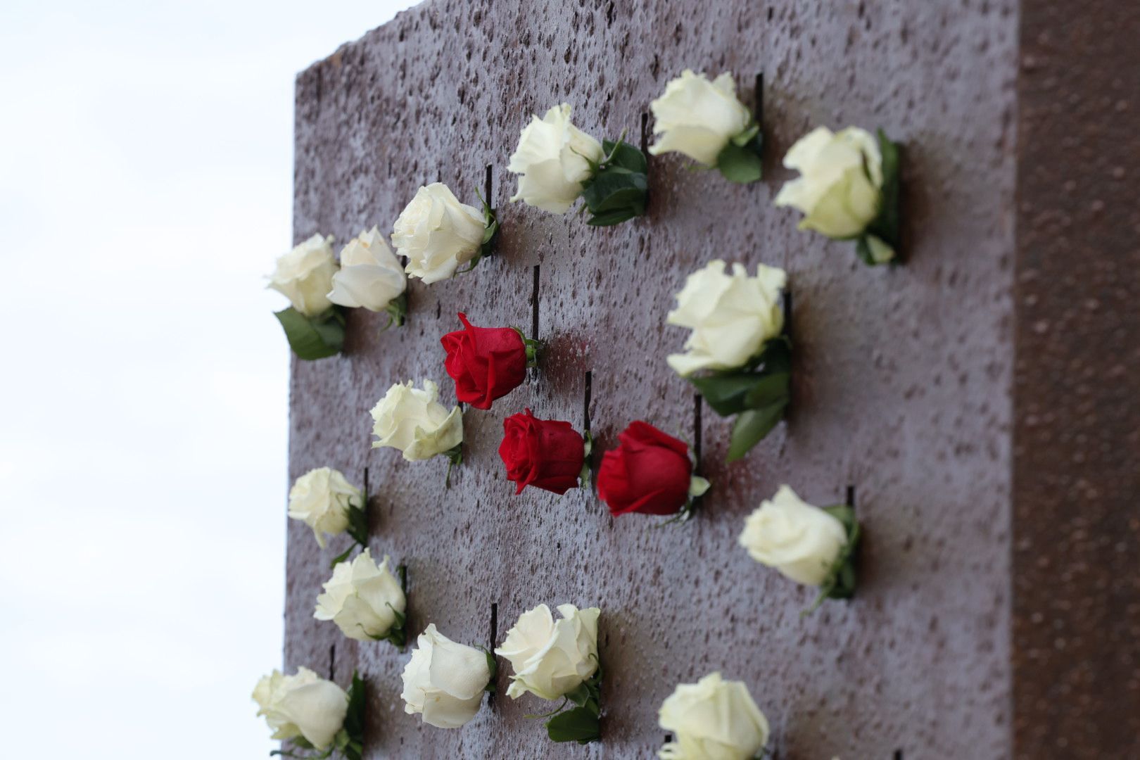 17 años de lágrimas por las víctimas del JK5022