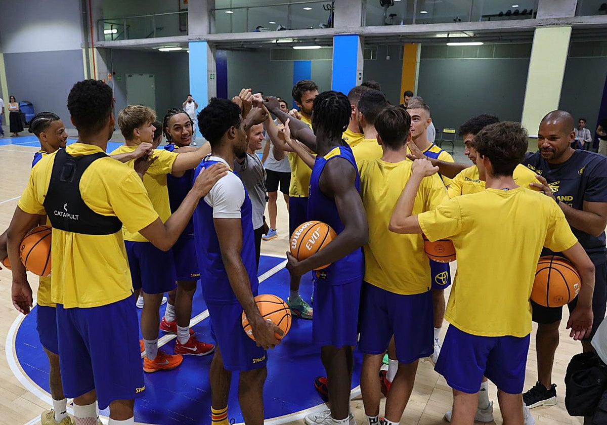 Imagen del Granca antes de comenzar el primer entrenamiento de la temporada.