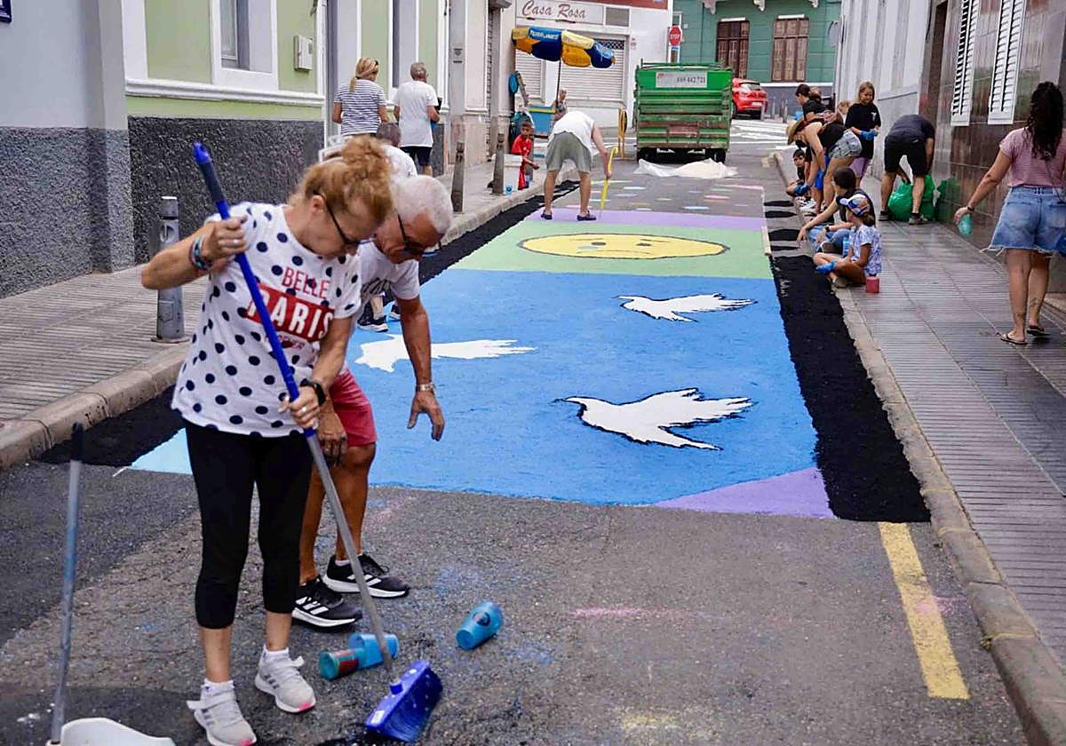 Alfombras para celebrar las fiestas de San Pío X en La Isleta