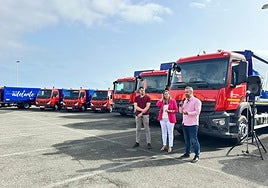 Presentación de los 13 nuevos camiones, este jueves.