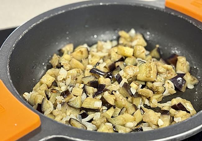 Añadimos de nuevo la berenjena