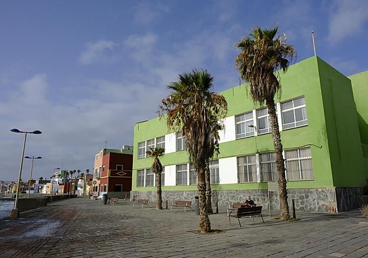 Aspecto actual del antiguo colegio del barrio marinero.