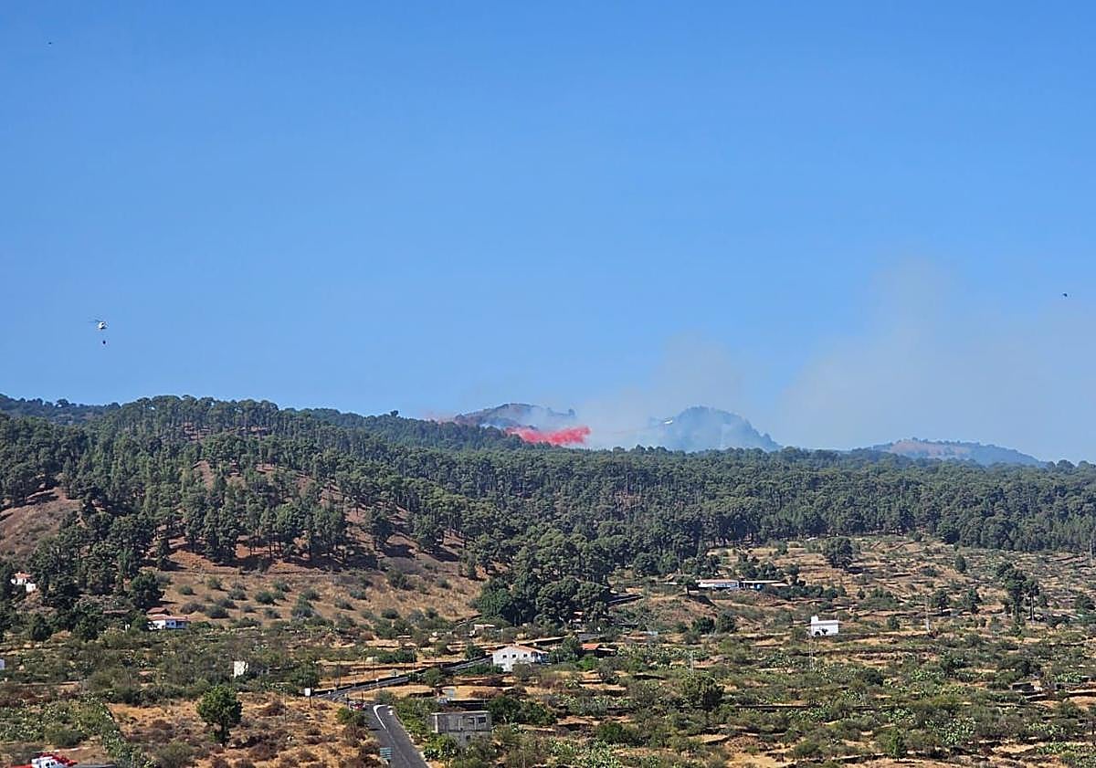 Imagen principal - Dos conatos de incendio, ya controlados, dejan 9,5 hectáreas afectadas en la isla de El Hierro