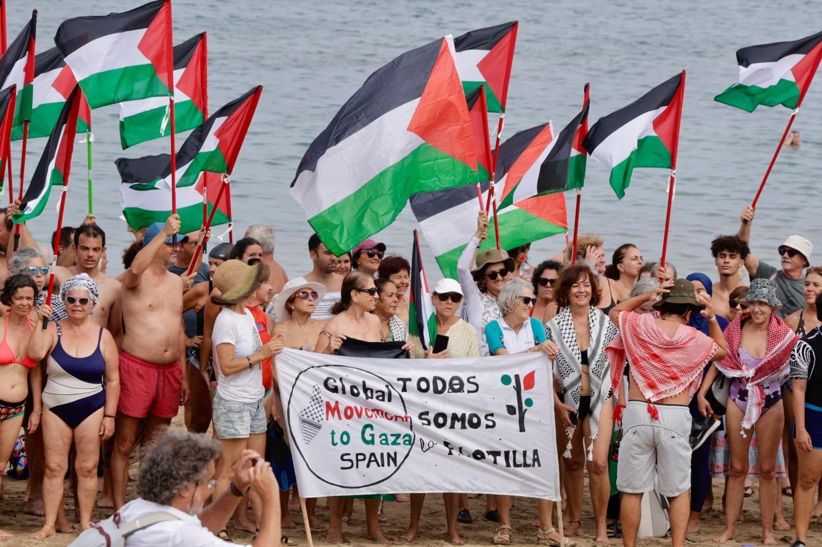 Concentración en favor de Palestina con la acción «Mójate por Gaza»