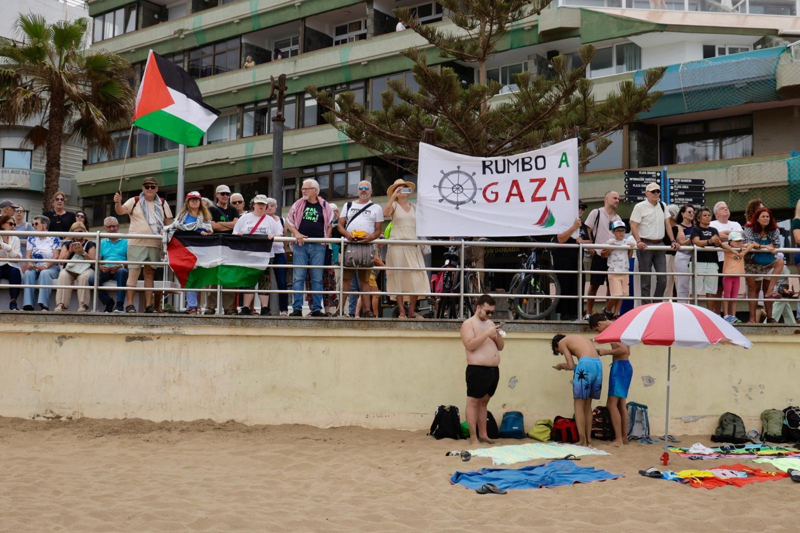 Concentración en favor de Palestina con la acción «Mójate por Gaza»