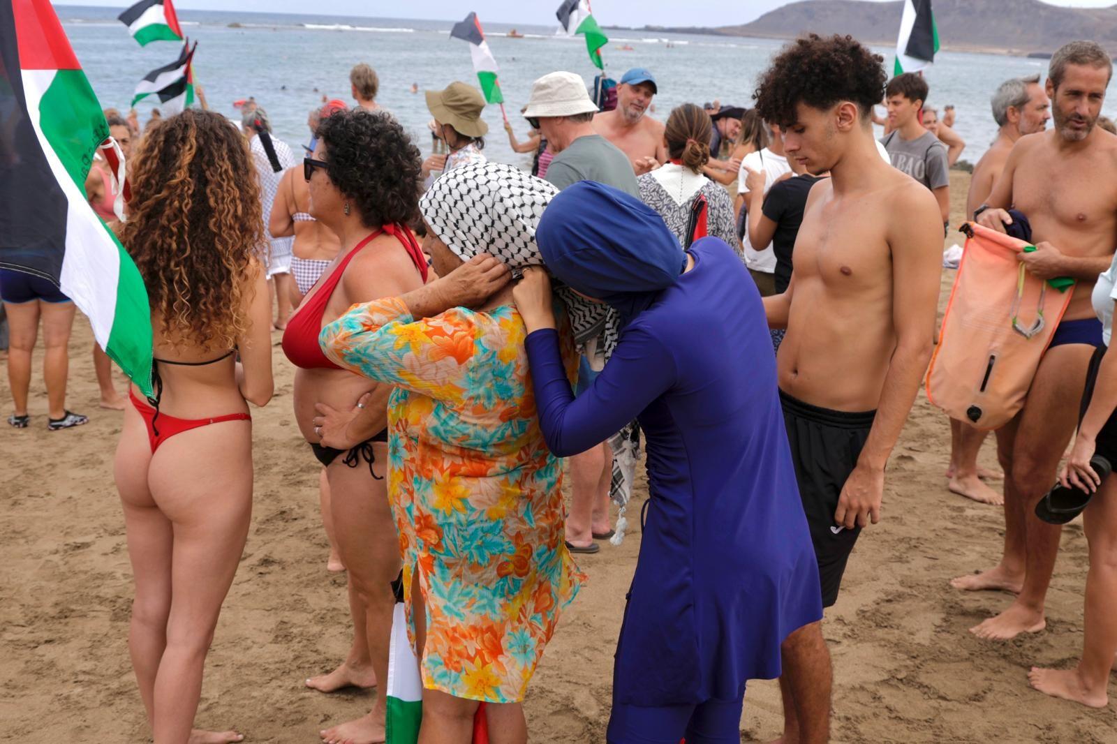 Concentración en favor de Palestina con la acción «Mójate por Gaza»