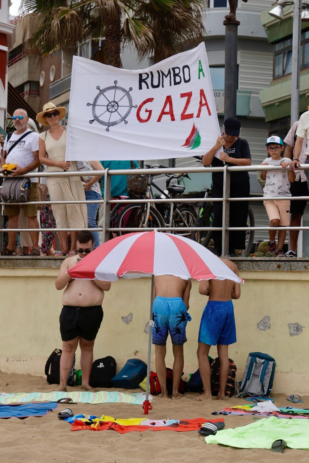 Concentración en favor de Palestina con la acción «Mójate por Gaza»