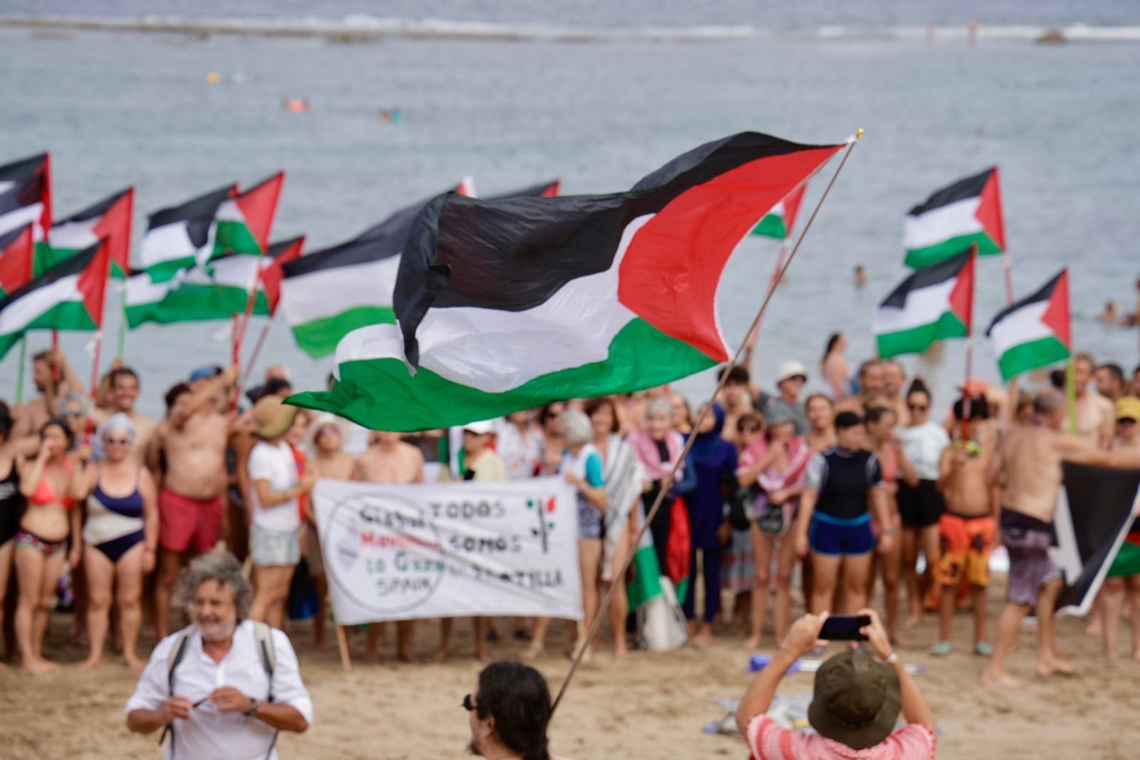 Concentración en favor de Palestina con la acción «Mójate por Gaza»