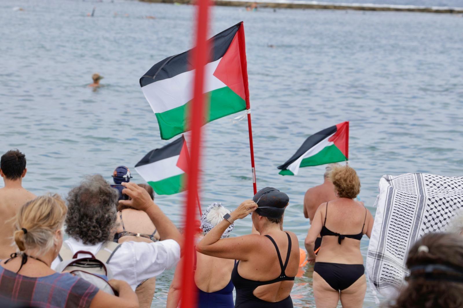 Concentración en favor de Palestina con la acción «Mójate por Gaza»