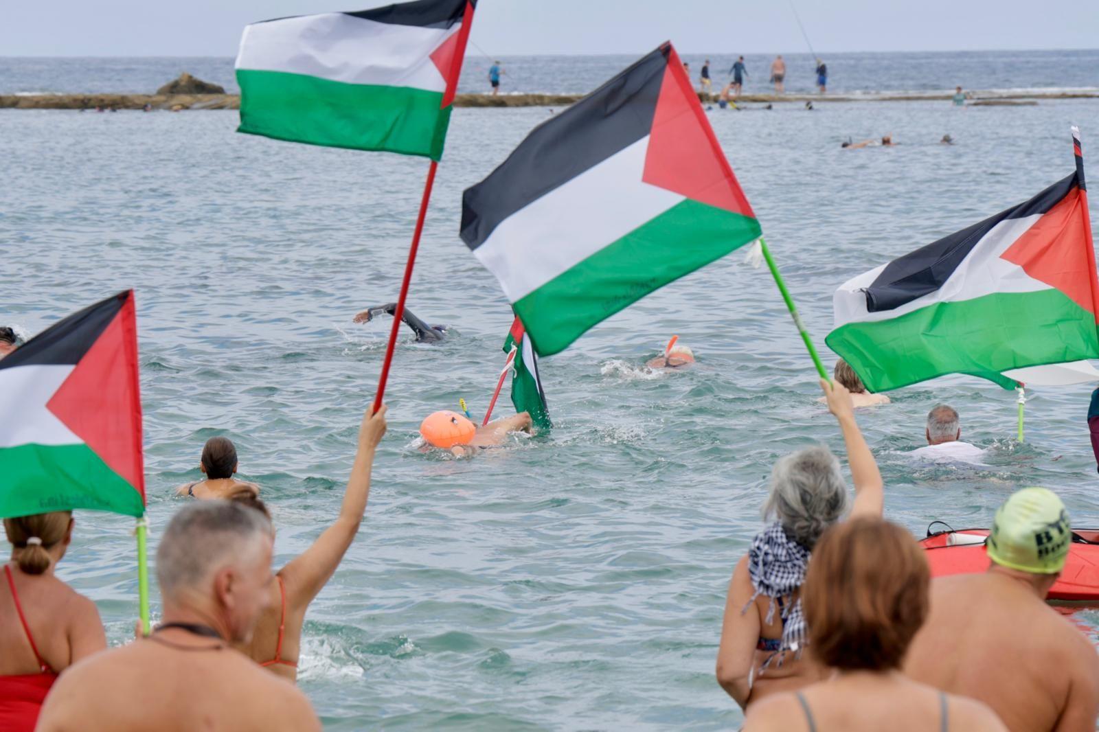 Concentración en favor de Palestina con la acción «Mójate por Gaza»