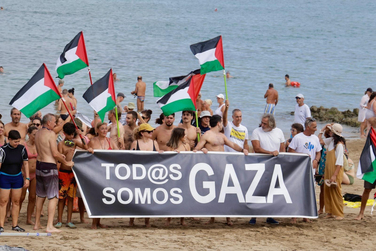 Concentración en favor de Palestina con la acción «Mójate por Gaza»