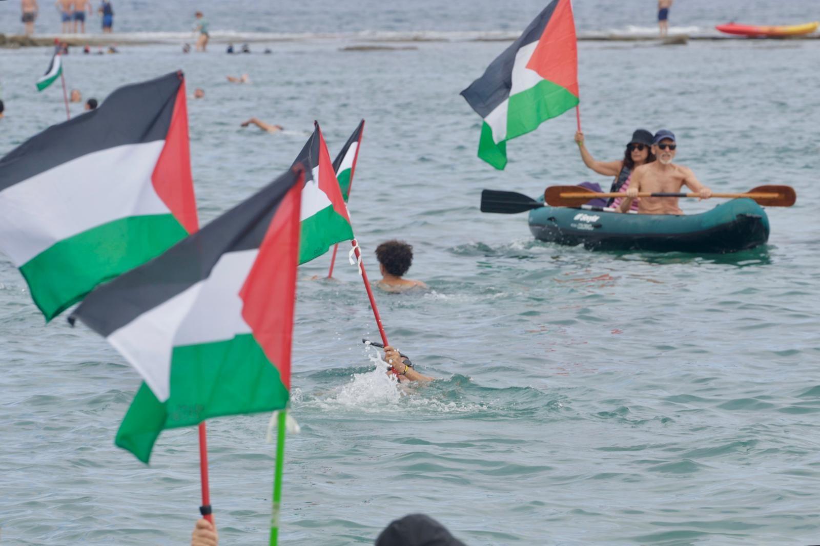 Concentración en favor de Palestina con la acción «Mójate por Gaza»