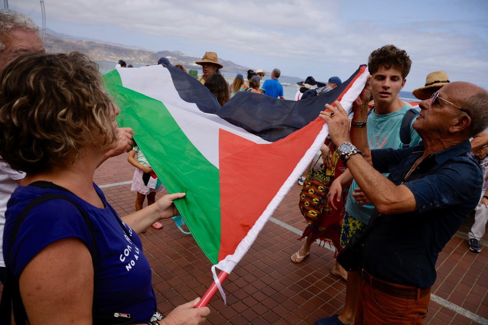 Concentración en favor de Palestina con la acción «Mójate por Gaza»