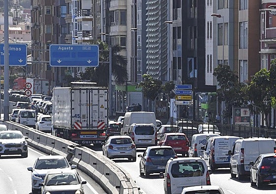 Imagen de archivo de un atasco en la avenida Marítima de la capital grancanaria.