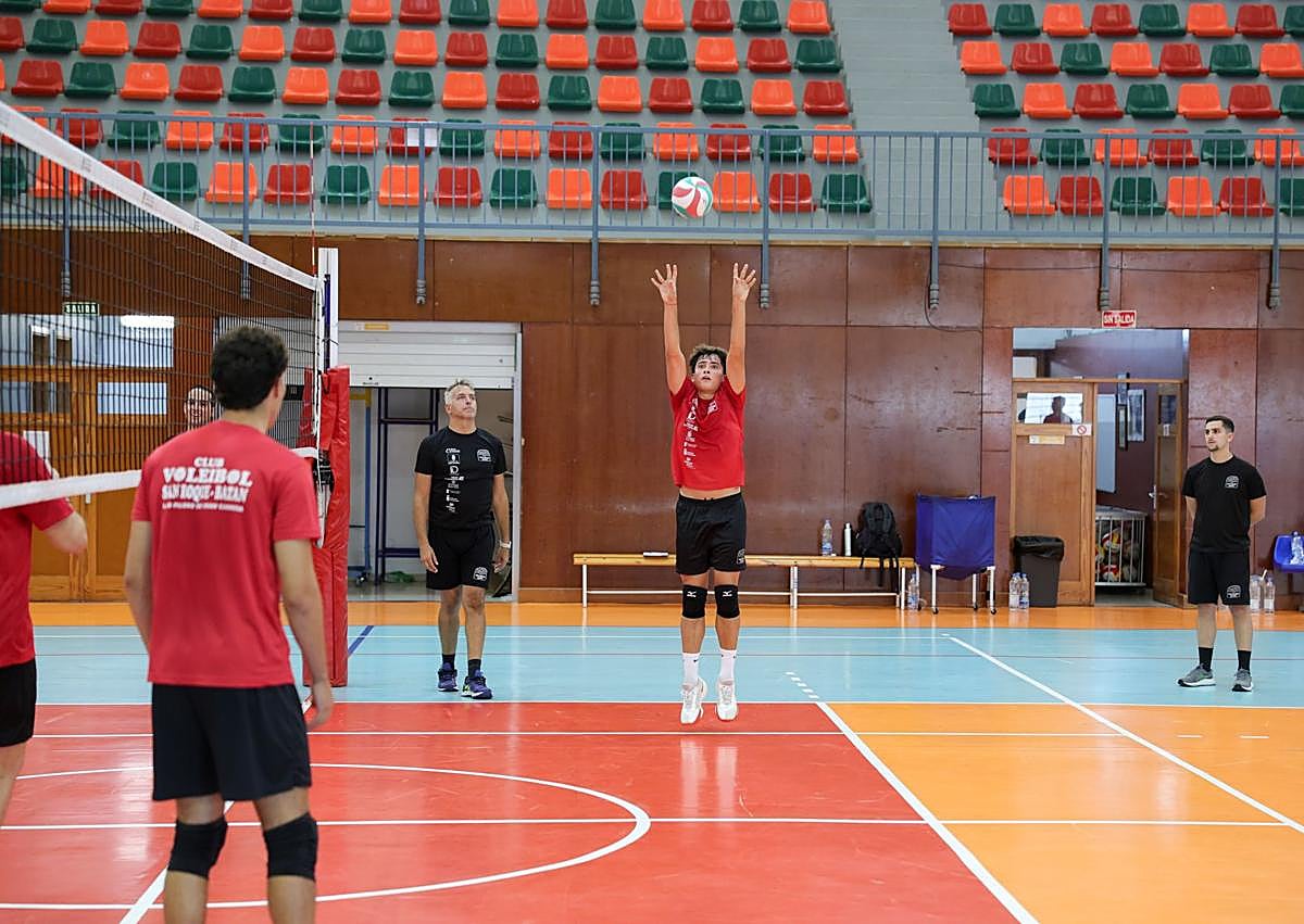 Imagen secundaria 1 - El San Roque se pone en marcha en El Batán