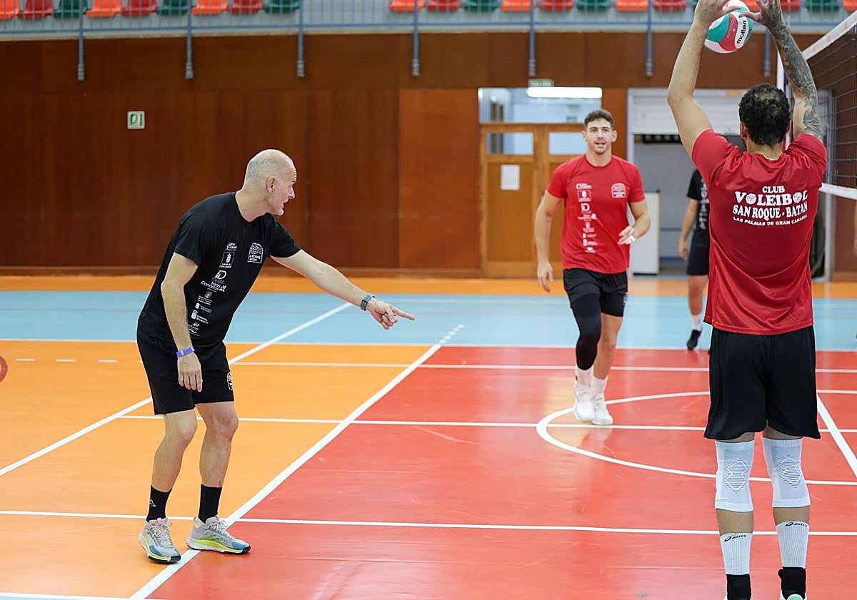 Imagen principal - El San Roque se pone en marcha en El Batán