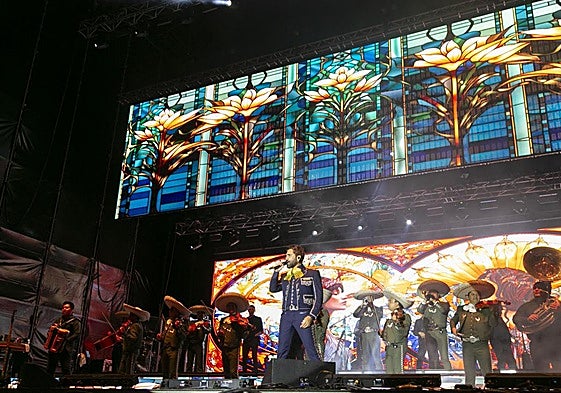 Actuación de Alejandro Fernández, la noche del lunes.