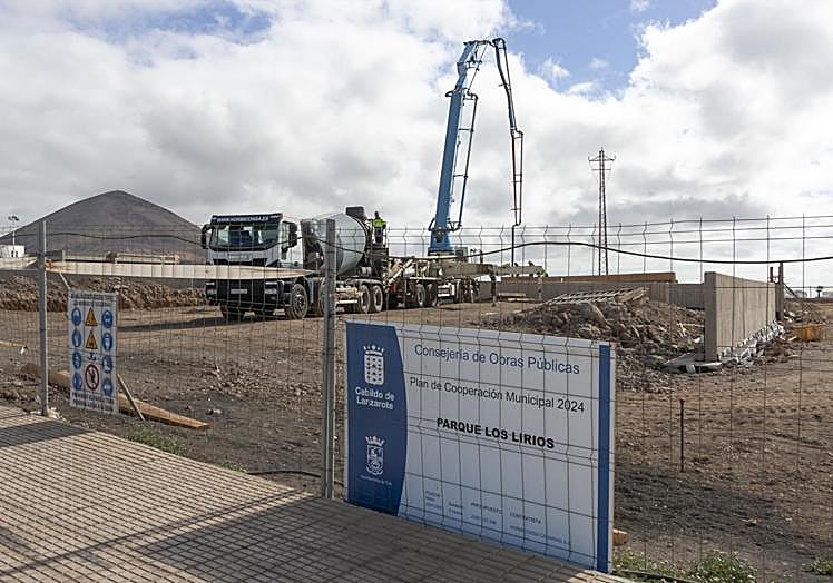 Cartel con los detalles de la actuación en marcha.