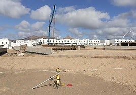 Mediciones del terreno del futuro parque, en la mañana de este martes.