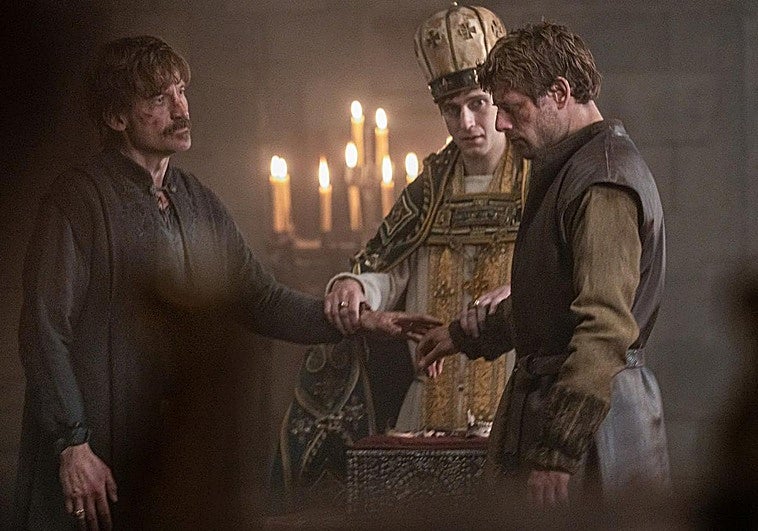 Nikolaj Coster-Waldau (i) y James Norton en una imagen de la serie.