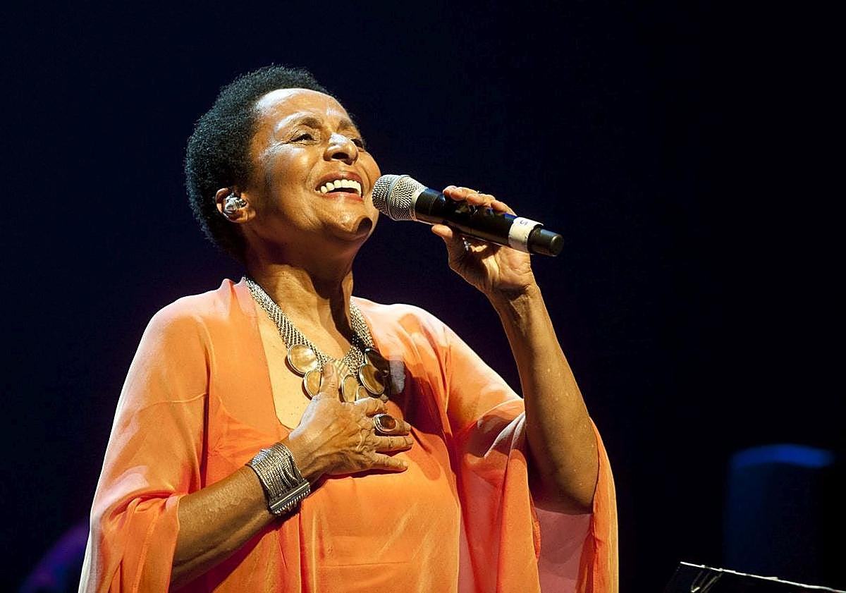 Imagen principal - La cantante peruana Susana Baca, el grupo venezolano C4 y el timplista Hirahi Afonso 