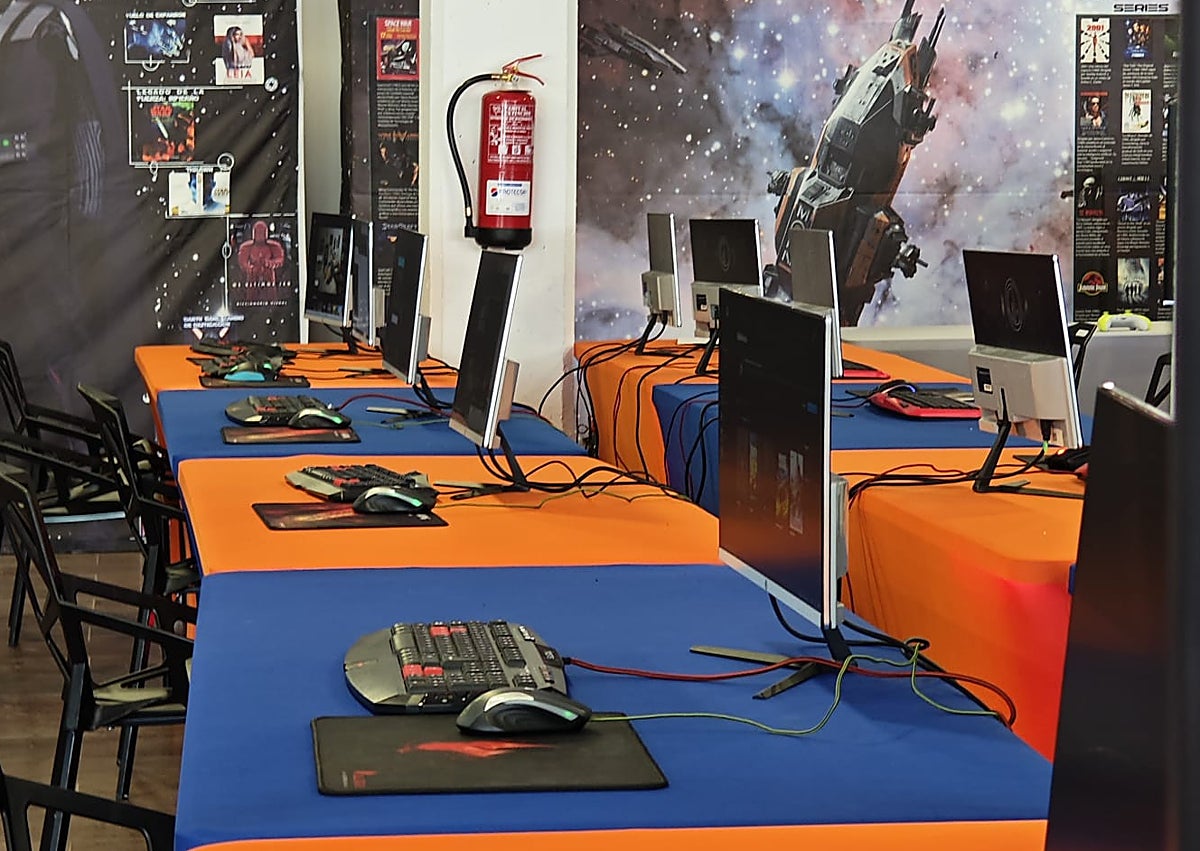 Imagen secundaria 1 - Imágenes de la preparación del evento.