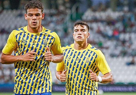 Cedeño y Ale García, en el calentamiento previo al último partido disputado por la UD: el 1-3 en Córdoba.